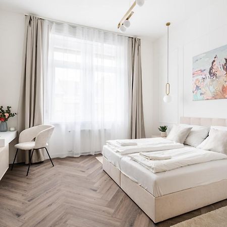 E13 - Grand Boulevard Heritage Suite - Best Location By Bqa Budapest Exterior photo