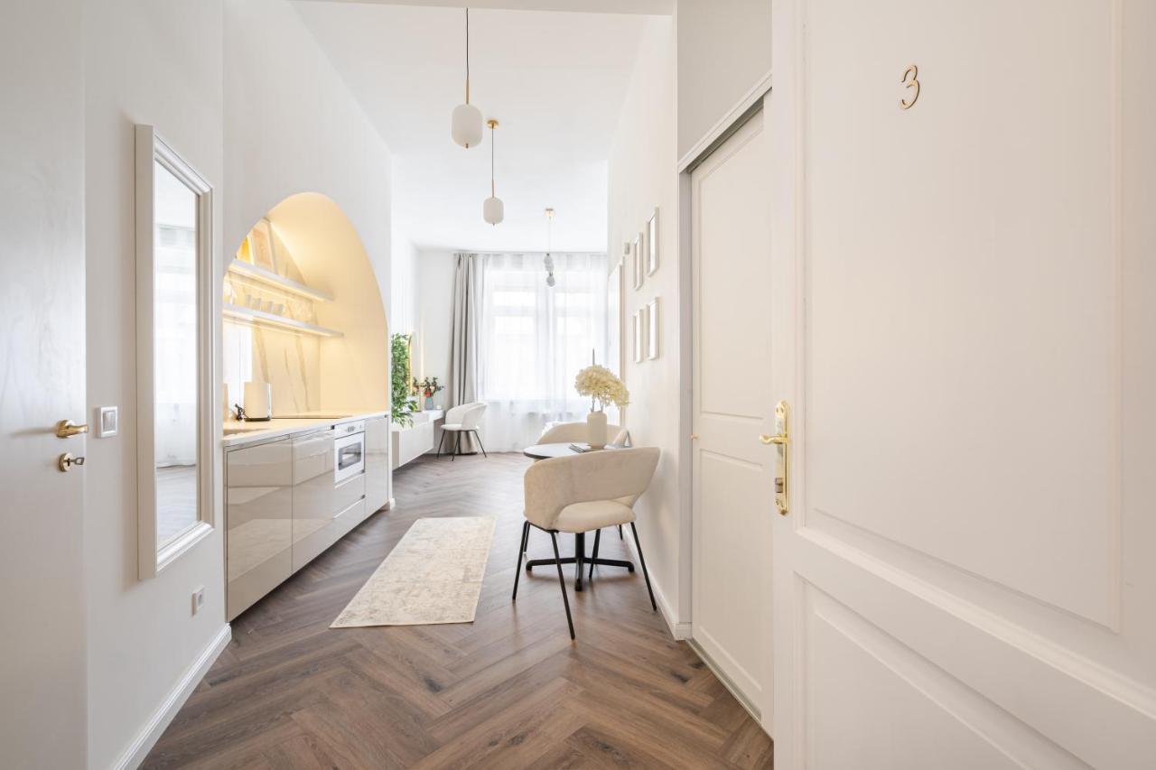 E13 - Grand Boulevard Heritage Suite - Best Location By Bqa Budapest Exterior photo