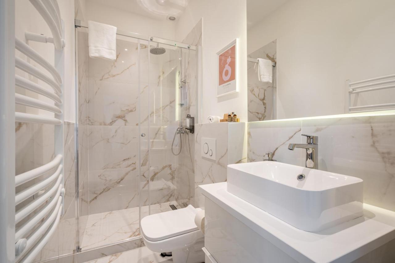 E13 - Grand Boulevard Heritage Suite - Best Location By Bqa Budapest Exterior photo