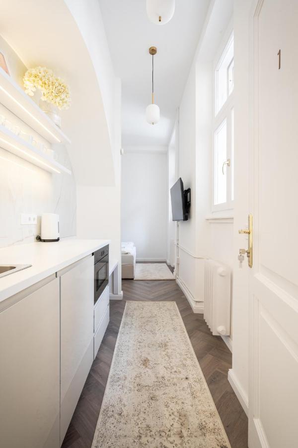 E13 - Grand Boulevard Heritage Suite - Best Location By Bqa Budapest Exterior photo