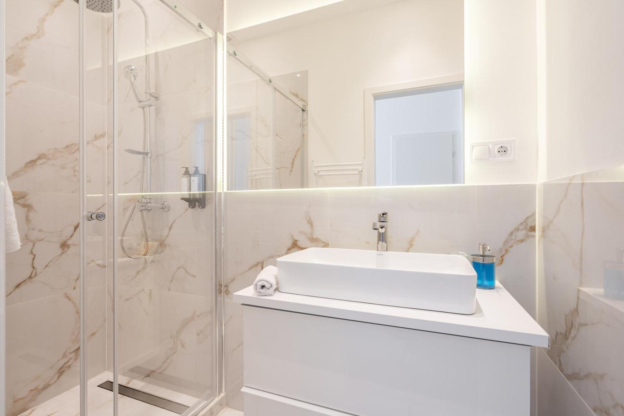 E13 - Grand Boulevard Heritage Suite - Best Location By Bqa Budapest Room photo